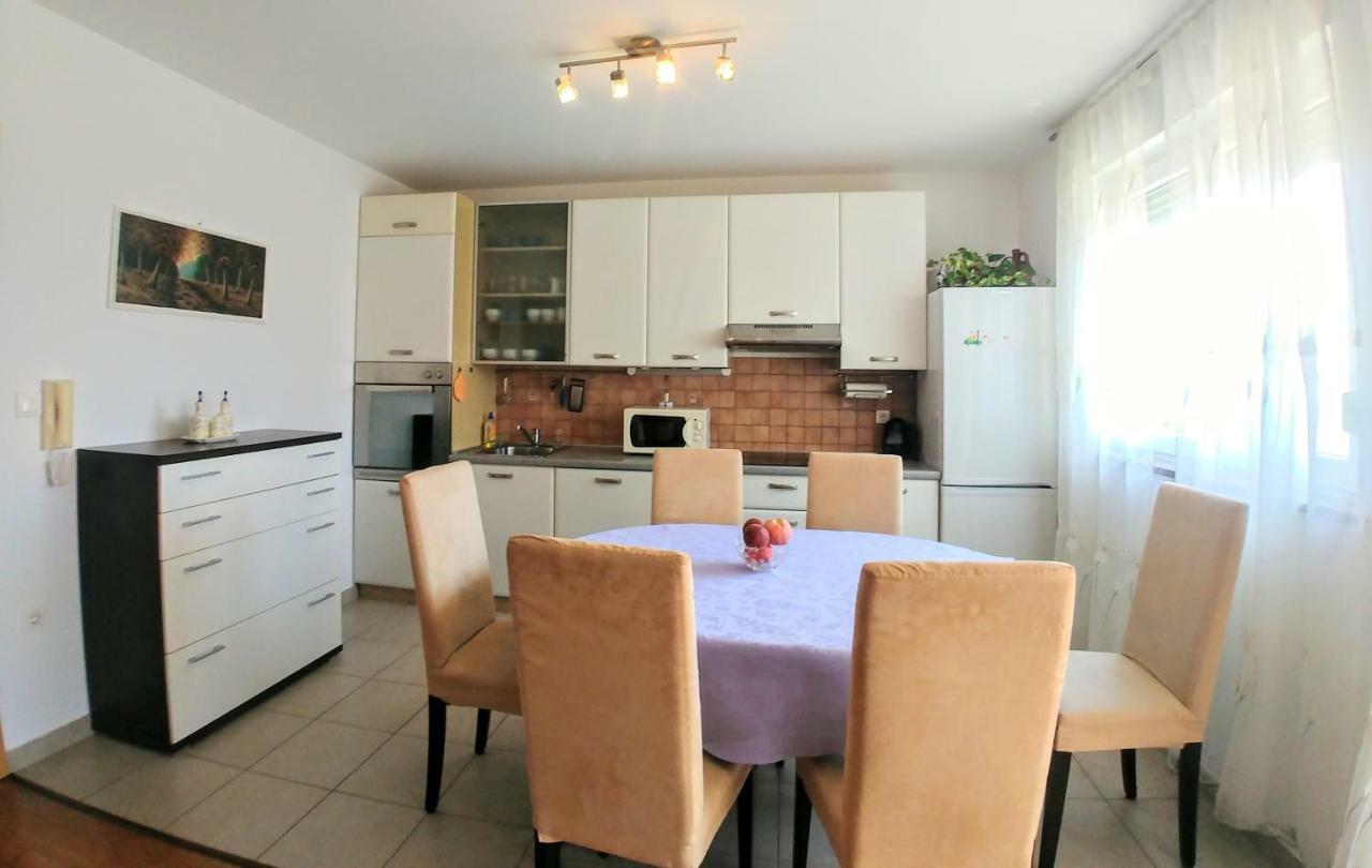 Family Style Apartment Pula Exterior foto